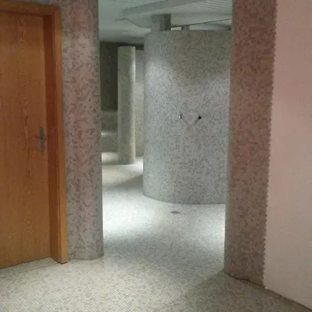 Отель Brennes 3*