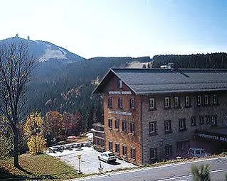 Отель Brennes 3*